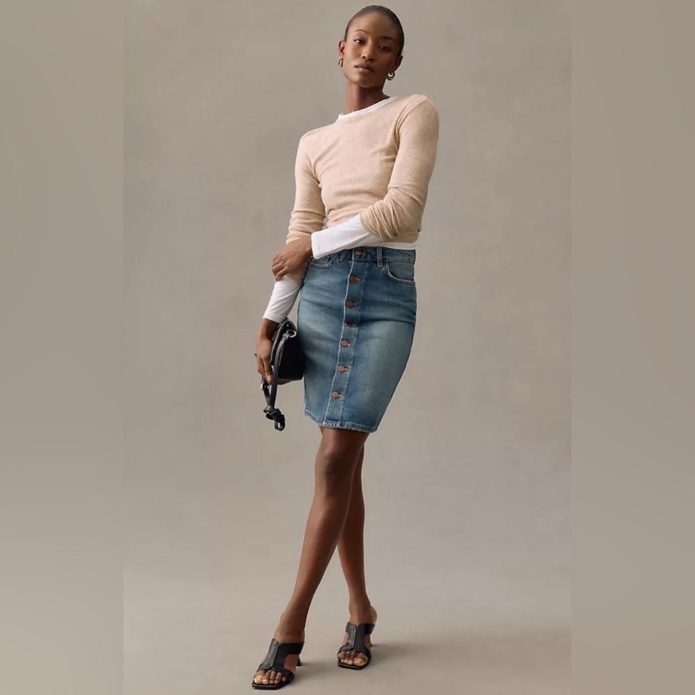 Anthropologie Pilcro denim skirt. Light wash size 2